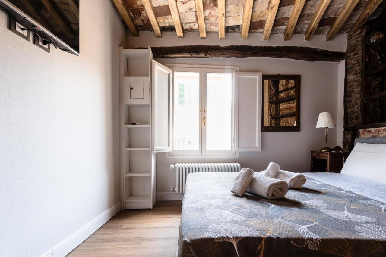 31 Steps To Heaven - Heart Of Lucca Apartment ภายนอก รูปภาพ