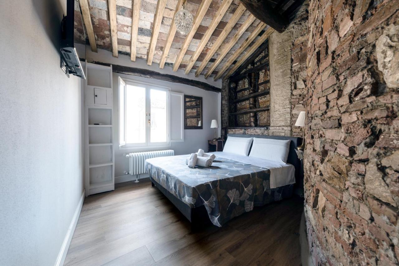 31 Steps To Heaven - Heart Of Lucca Apartment ภายนอก รูปภาพ