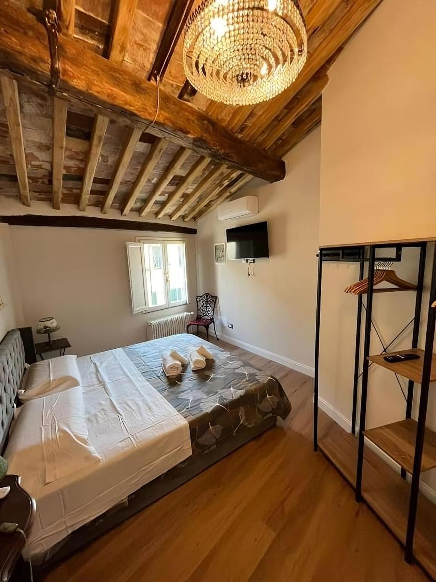 31 Steps To Heaven - Heart Of Lucca Apartment ภายนอก รูปภาพ